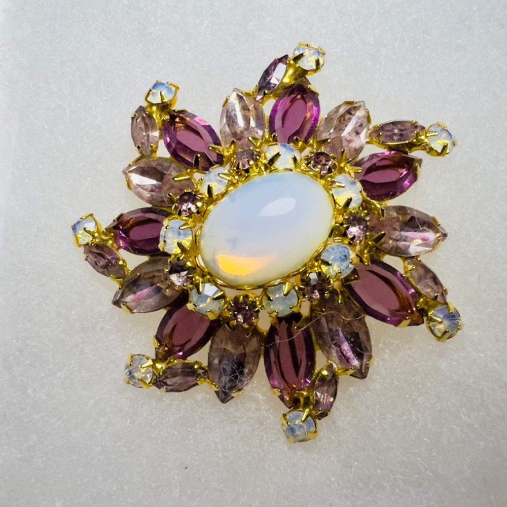 BROOCH AMETHYST/AB RHINESTONES W/OPAL CNTR DOG TOOTH PRONG OPEN WORK HIGHEND VTG - Picture 5 of 6